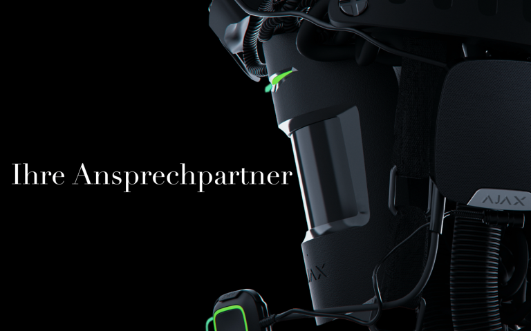 Sicherheitssystem-Panel mit Tasten für Einbruchschutz und Statusanzeigen.